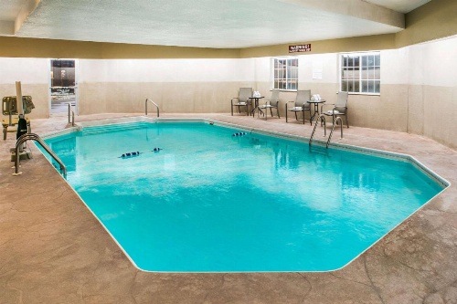 Super 8 by Wyndham Altoona image 10