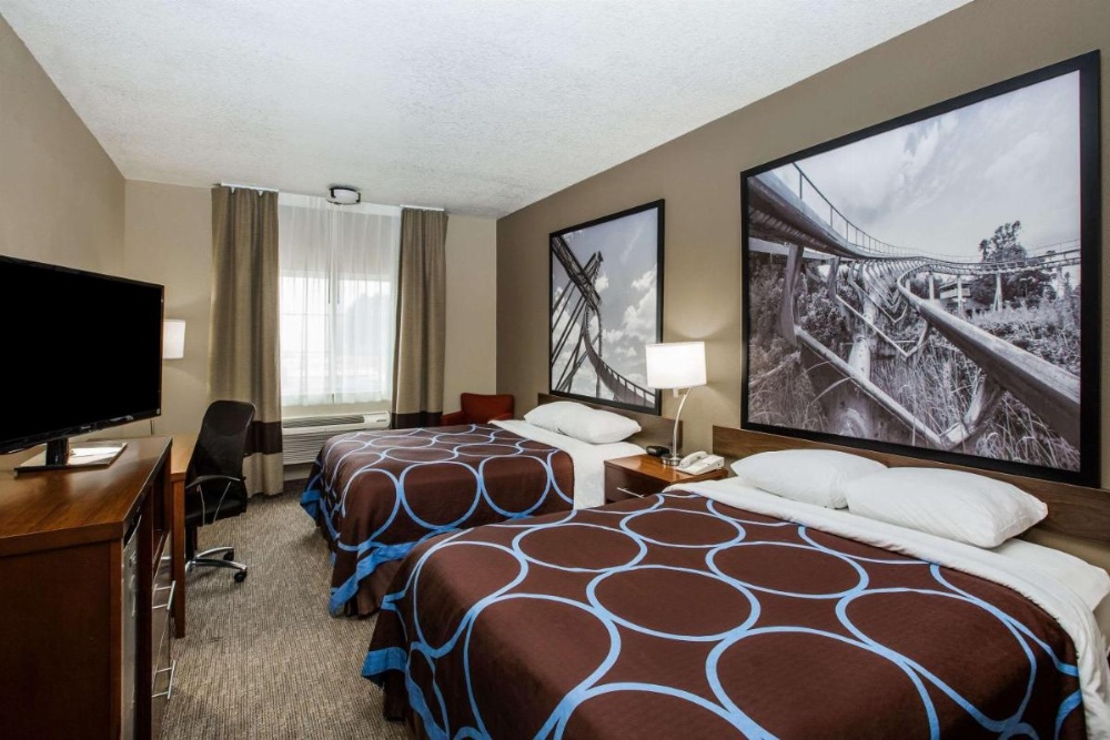 Super 8 by Wyndham Altoona Image 13