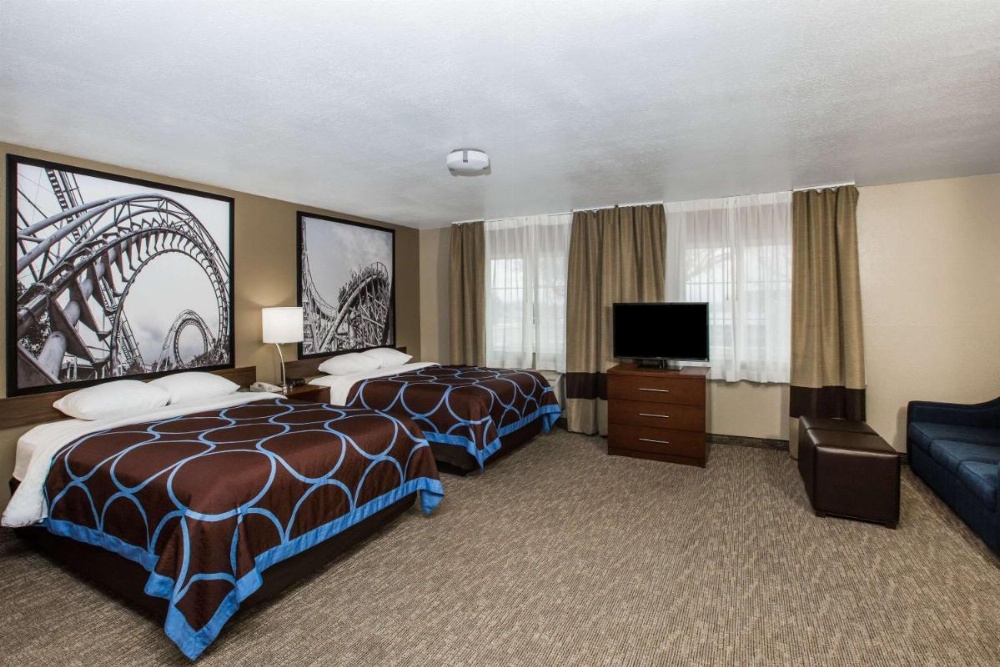 Super 8 by Wyndham Altoona Image 29