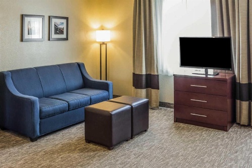 Super 8 by Wyndham Altoona image 4