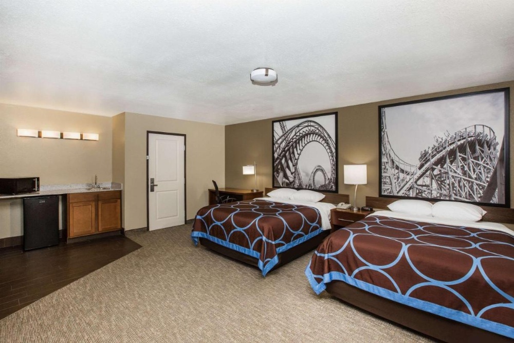Super 8 by Wyndham Altoona Image 6